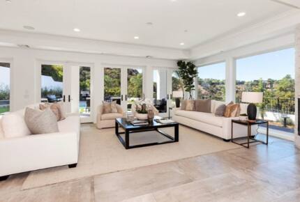 Beverly Hills Stunner