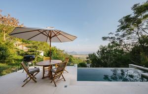 Selong Selo Elevated Villa - Selong Belanak, Indonesia