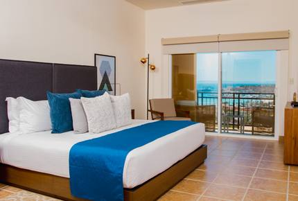 Las Colinas: 3 Bedroom