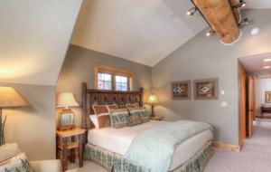 Mountainside Ski-in/Ski-out Luxury Cabin - Big Sky, Montana