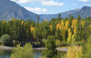 Fall Season - Dillon Lake 3 blocks from Chateau