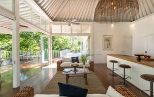 Fully Staffed Oceanfront Beach Estate - Nusa Lembongan, Indonesia