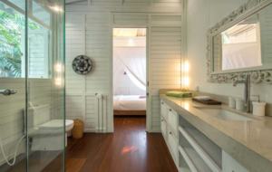 Fully Staffed Oceanfront Beach Estate - Nusa Lembongan, Indonesia