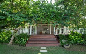 Fully Staffed Oceanfront Beach Estate - Nusa Lembongan, Indonesia