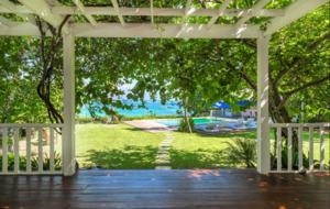 Fully Staffed Oceanfront Beach Estate - Nusa Lembongan, Indonesia