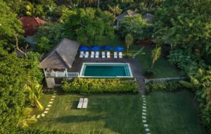 Fully Staffed Oceanfront Beach Estate - Nusa Lembongan, Indonesia