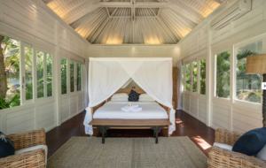 Fully Staffed Oceanfront Beach Estate - Nusa Lembongan, Indonesia