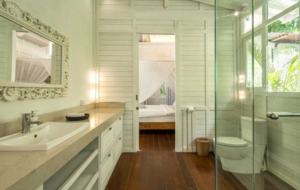 Fully Staffed Oceanfront Beach Estate - Nusa Lembongan, Indonesia