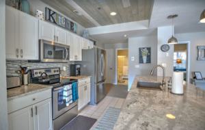 Lake of the Ozarks Waterfront Retreat - Lake Ozark, Missouri