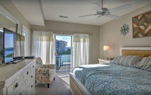 Lake of the Ozarks Waterfront Retreat - Lake Ozark, Missouri