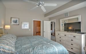 Lake of the Ozarks Waterfront Retreat - Lake Ozark, Missouri