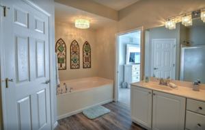 Lake of the Ozarks Waterfront Retreat - Lake Ozark, Missouri