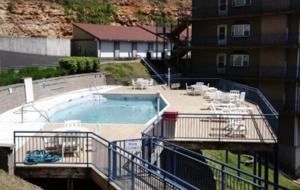 Lake of the Ozarks Waterfront Retreat - Lake Ozark, Missouri