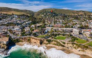 Modern Laguna Beach Coastline Villa (R) - Laguna Beach, California