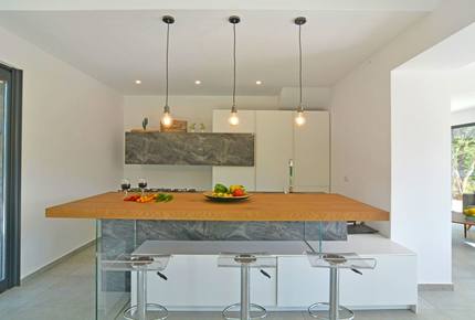 Mountainside Villa with Beach Proximity Villa