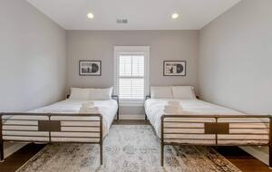 Luxury 12 South Nashville Cottage - Nashville, Tennessee