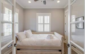 Luxury 12 South Nashville Cottage - Nashville, Tennessee