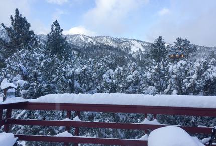 Luxe Getaway with Big Mountain Vistas & Hot Tub