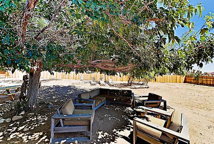 Rawhide Ranch: Desert Stunner w/ Backyard Oasis - Pioneertown, California