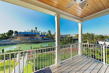 Marathon Caye Canal House
