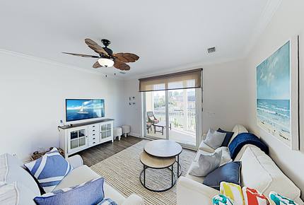 Marathon Caye Canal House