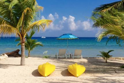 Villa Yak Alil- Luxury Villa on a Private Beach