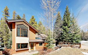 Stunning Showstopper with Balcony & Fireplace - Vail, Colorado
