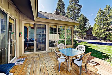 New Listing! “44 Freemont Crossing” w/ Hot Tub