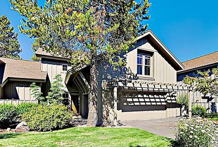 New Listing! “44 Freemont Crossing” w/ Hot Tub