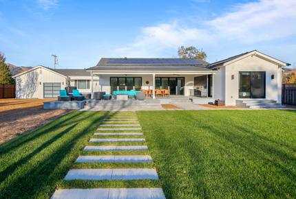 Luxe New Wine Country Gem w/ Backyard Eden & Pool