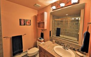 King suite bath, lower level