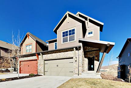 Stylish 3,100 Square Foot Townhome w/ Pool & Spa