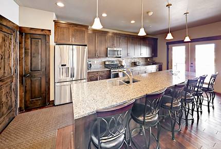 Stylish 3,100 Square Foot Townhome w/ Pool & Spa