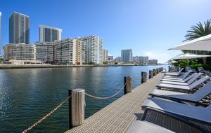 Luxury condo with pool, large deck, minutes from Fort Lauderdale & Miami - Hallandale, Florida