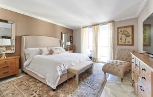 Luxury condo with pool, large deck, minutes from Fort Lauderdale & Miami - Hallandale, Florida