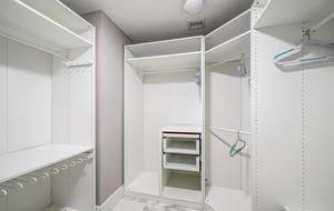 Luxury condo with pool, large deck, minutes from Fort Lauderdale & Miami - Hallandale, Florida