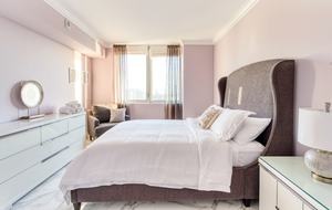 Luxury condo with pool, large deck, minutes from Fort Lauderdale & Miami - Hallandale, Florida