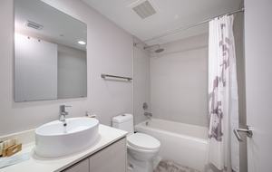 Luxury condo with pool, large deck, minutes from Fort Lauderdale & Miami - Hallandale, Florida