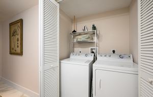 Luxury condo with pool, large deck, minutes from Fort Lauderdale & Miami - Hallandale, Florida