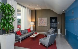 Luxury condo with pool, large deck, minutes from Fort Lauderdale & Miami - Hallandale, Florida