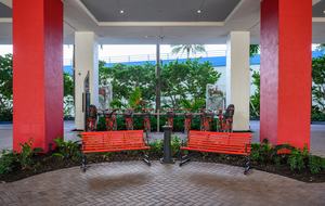 Luxury condo with pool, large deck, minutes from Fort Lauderdale & Miami - Hallandale, Florida