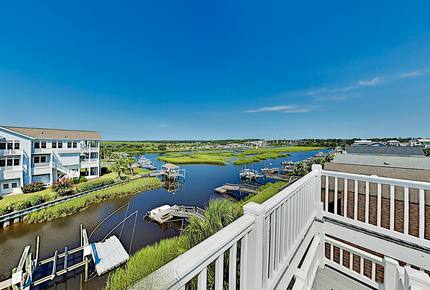 Canal Dream Home w/ Private Dock & Crow’s Nest