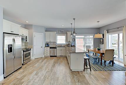 Canal Dream Home w/ Private Dock & Crow’s Nest