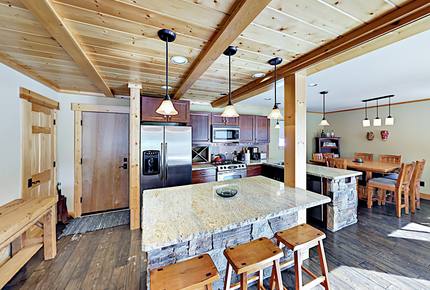 Amenity-Rich Tahoe Donner Home w/ Gas Fireplace