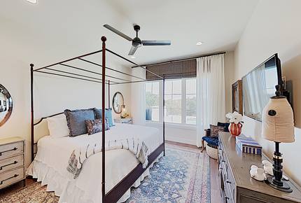 Luxury Reserve at Lake Travis Retreat with Hot Tub