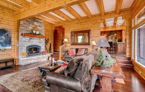 Luxe Estate with Hot Tub, Theater & Chef's Kitchen - Breckenridge, Colorado
