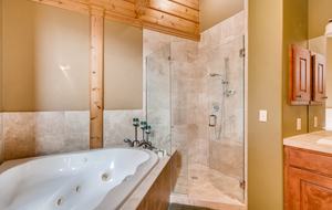 Luxe Estate with Hot Tub, Theater & Chef's Kitchen - Breckenridge, Colorado