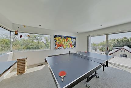 Contemporary & Chic in Austin Hill Country