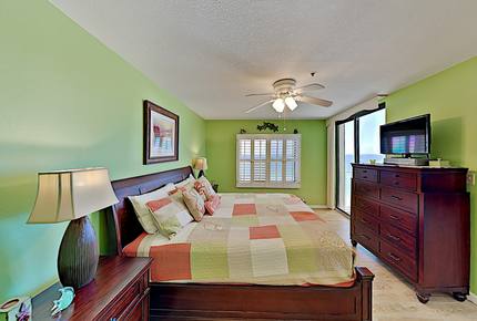 Gulf-Front Condo with Pools & Hot Tub