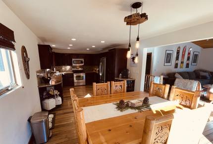 Mammoth retreat. Walking distance to Eagle Lodge